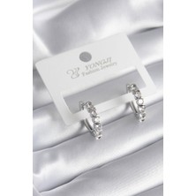 Clariss Pirinç Gümüş Renk Zirkon Taşlı Halka Model Kadın Küpe