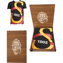 Galatasaray Lisanslı Siyah Büyük Logolu T-Shirt Hediye Aslan Ahşap Kutulu