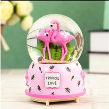 Flamingolu Temalı Işıklı Müzikli Püskürtmeli Büyük Boy Kar Küresi