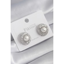 Çarşı Point Pirinç Gümüş Renk Zirkon Taşlı İncili Kadın Küpe