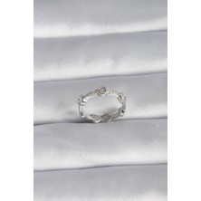 Clariss Pirinç Gümüş Renk Kalp Model Zirkon Taş Detay Kadın Yüzük