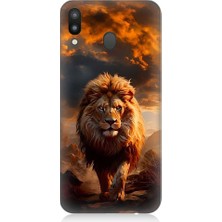 Teknomeg Samsung Galaxy M20 Uyumlu Yırtıcı Aslan Kral Desenli Silikon Kılıf