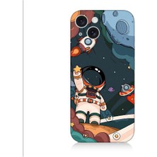 Teknomeg Apple iPhone 15 Uyumlu Sevimli Astronot Uzay Macerası Desenli Silikon Kılıf