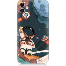 Teknomeg Apple iPhone 12 Uyumlu Sevimli Astronot Uzay Macerası Desenli Silikon Kılıf