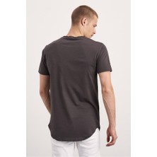 Tarz Cool Erkek Kırmızı Oval Etek Geniş Yaka %100 Pamuk Kısa Kollu T-Shirt