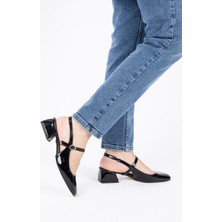 Getcho Saka Kadın Arkası Açık Küt Burun Siyah Rugan Kısa Topuklu Ayakkabı