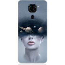 Teknomeg Xiaomi Redmi Note 9 Uyumlu Kadın ve Evren Desenli Silikon Kılıf