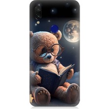 Teknomeg Xiaomi Redmi Note 7 Uyumlu Kitap Okuyan Sevimli Ayı Tedy Desenli Silikon Kılıf