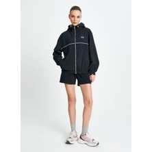 Kadınlar İçin Ellesse Siyah Rüzgarlık EF100-BK Modern Tasarım ve Rahat Kullanım