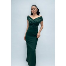 Giyimmasalı Babel Kumaş Kayık Yaka Inci Detaylı Kalem Elbise - Zümrüt Yeşil