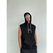 Kinkajou Siyah Pamuklu Kumaş Jordan Nakış Baskı Detaylı Kapüşonlu Sıfır Kol T-Shirt