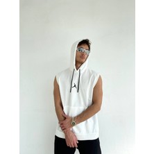Kinkajou Beyaz Pamuklu Kumaş Jordan Nakış Baskı Detaylı Kapüşonlu Sıfır Kol T-Shirt