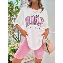 Black Sokak Kadın Açık Pembe Baskılı 1898 Brooklyn New York Beyaz Oversize Bisiklet Yaka T-Shirt