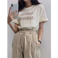 Black Sokak Blacksokak Kadın Bej Monday Baskılı Oversize Bisiklet Yaka Tshirt