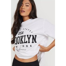 Black Sokak Blacksokak Kadın Beyaz Usa Brooklyn Göğüs Baskılı Oversize Bisiklet Yaka T-Shirt