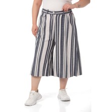 Disentis Modest Büyük Beden Bol Paça Cepli Bermuda Lacivert Pantolon