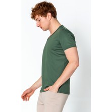 Cekmon Erkek Fit Rahat Naylon V Yaka Seyahatlik T-Shirt