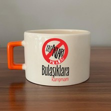 Mor Mürekkep Yasakları Yıkarım Bulaşıklara Karışmam Baskılı Turuncu Kulplu C Fincan
