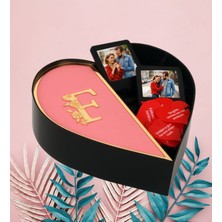 Giftstime Kişiye Özel Aynalı Pleksi Baş Harf Tasarımlı Kalp Kutu ve Siyah Çerçeve ve Aşk Sözleri