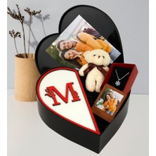 Giftstime Kişiye Özel Baş Harf Tasarımlı Kalp Kutu ve Peluş Ayıcık Anahtarlık Çerceve ve Kartanesi Kolye