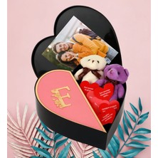 Giftstime Kişiye Özel Aynalı Pleksi Baş Harf Tasarımlı Kalp Kutu ve Ikili Peluş Ayıcık Anahtarlık Aşk Sözleri