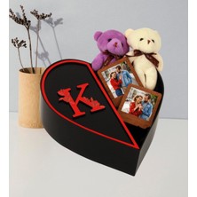 Giftstime Kişiye Özel Baş Harf Tasarımlı Kalp Kutu ve Çift Peluş Ayıcık Anahtarlık Çerçeve