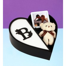 Giftstime Kişiye Özel Baş Harf Tasarımlı Kalp Kutu ve Peluş Ayıcık Anahtarlık Çerçeve Sevgiliye Özel