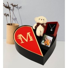 Giftstime Kişiye Özel Baş Harf Tasarımlı Kalp Kutu ve Peluş Ayıcık Anahtarlık Çerceve ve Kartanesi Kolye