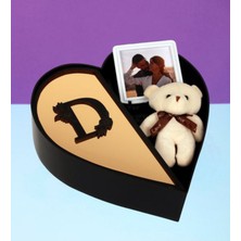 Giftstime Kişiye Özel Pleksi Baş Harf Tasarımlı Kalp Kutu ve Peluş Ayıcık Anahtarlık Çerçeve Sevgiliye Özel