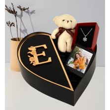 Giftstime Kişiye Özel Baş Harf Tasarımlı Kalp Kutu ve Peluş Ayıcık Anahtarlık Çerceve ve Kartanesi Kolye