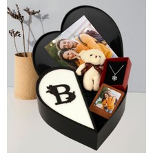 Giftstime Kişiye Özel Baş Harf Tasarımlı Kalp Kutu ve Peluş Ayıcık Anahtarlık Çerceve ve Kartanesi Kolye