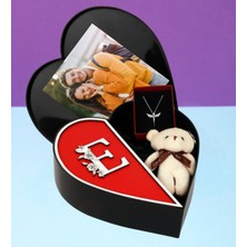 Giftstime Kişiye Özel Baş Harf Tasarımlı Kalp Kutu ve Peluş Ayıcık Anahtarlık ve Melek Kolye