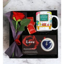 Giftstime Öğretmenler Günü Tasarımlı Kupa Bardak Istiridye Kolye Madlen Çikolata Gül Demeti Seti