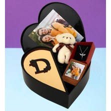 Giftstime Kişiye Özel Pleksi Baş Harf Tasarımlı Kalp Kutu ve Peluş Ayıcık Anahtarlık Çerceve ve Meek Kolye