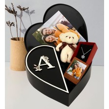 Giftstime Kişiye Özel Baş Harf Tasarımlı Kalp Kutu ve Peluş Ayıcık Anahtarlık Çerceve ve Kartanesi Kolye