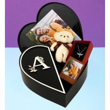 Giftstime Kişiye Özel Baş Harf Tasarımlı Kalp Kutu ve Peluş Ayıcık Anahtarlık Çerceve ve Melek Kolye
