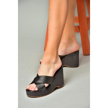 Fox Shoes S250101409 Siyah Dolgu Tabanlı Kadın Terlik