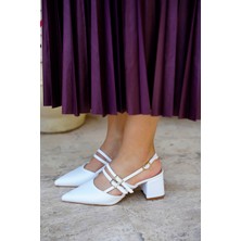 Laminta Leyda Beyaz  Kalın Topuk Toka Detaylı Kadın Ayakkabı