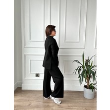 Arzu Emiroğlu Siyah Triko Takım