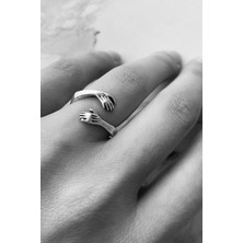 CAPO By Aytaç Yamaç Parmağı Saran El Figürlü Ayarlanabilir Eskitme Gümüş Kaplama Yüzük