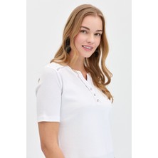 Desen Triko Kadın Omzu Ve Yaka Kenarı Işlemeli Pamuklu T-Shirt Beyaz