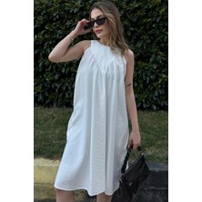 New Laviva Kadın Beyaz Kalın Askılı Cep ve Plise Yaka Detaylı A Kesim Salaş Midi Elbise