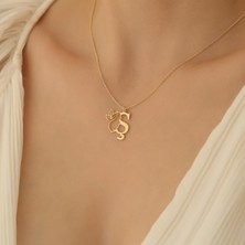 Nox Jewelry 14 Ayar Mikron Altın Kaplama Kişiye Özel Kadın Silüeti Detaylı Harf Kolye - CN00277