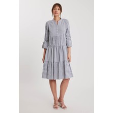 Vitrin Düğmeli Hakim Yaka Kol Ucu Fırfırlı Elbise