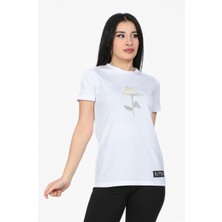 Nurneva Gül Desenli Bisiklet Yaka Normal Kalıp Tshirt Beyaz