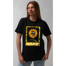 Bu Tshirt Sunflower - Smiley - Niceday' Temalı Oversize Street Wear Unisex T-Shirt.