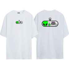 The Wert Unisex Dikiz Aynasından Bakan Uzaylı Ön Arka Baskılı Beyaz Oversize T-Shirt