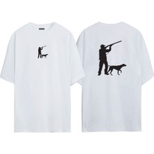 The Wert Unisex Avcı ve Köpek Siluet Çizimi Ön Arka Baskılı Beyaz Oversize T-Shirt
