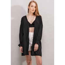 Hazelin Kadın Siyah Kolu Fırfır Detaylı Lastikli Salaş Kimono HZL23S-BD158821