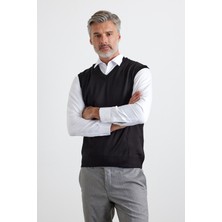 Livio Ferri Erkek Standart Fit Normal Kesim V Yaka Kolsuz Süveter Triko Kazak